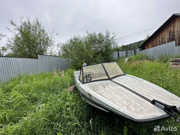 Лодка с двигателем