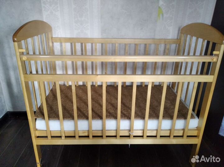 Детская кроватка с матрасом
