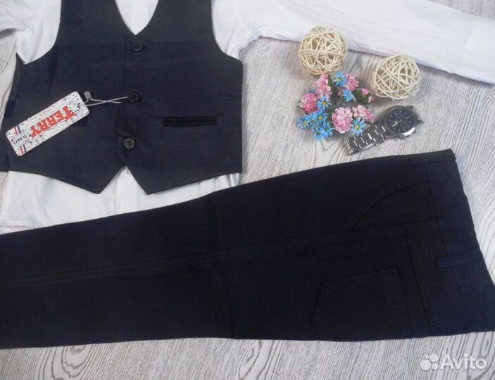 Костюм на 5 лет новый в наличии