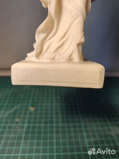 Статуэтка Ника Самофракийская