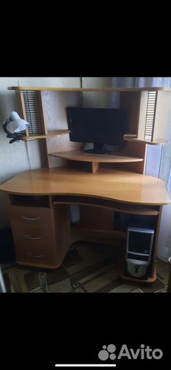 Угловой письменный стол