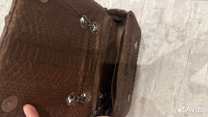Сумка шанель коричневая из кожи питона