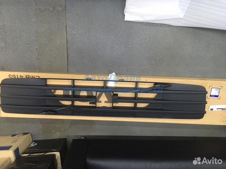 Решетка капота Volvo FE