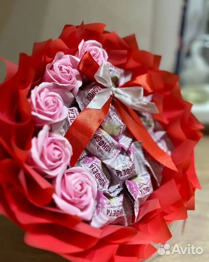 Букет из мыльных роз и конфет для неё