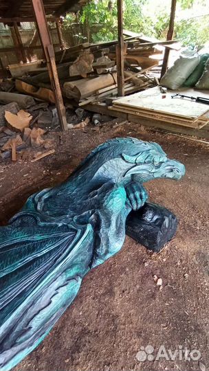 Скульптура-лавка из дерева 