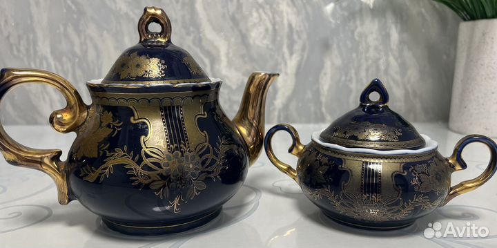 Заварочный чайник и сахарница