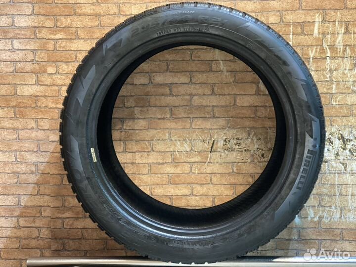 Pirelli Ice Zero 295/40 R21