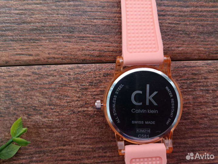 Часы женские, персиковые Calvin Klein