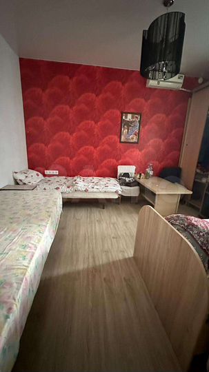 Комната 15 м² в 4-к., 1/3 эт.