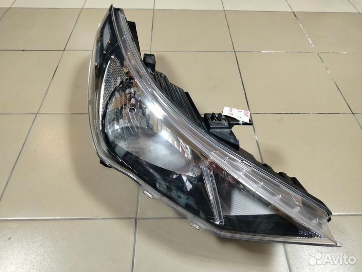 Hyundai Solaris Фара правая