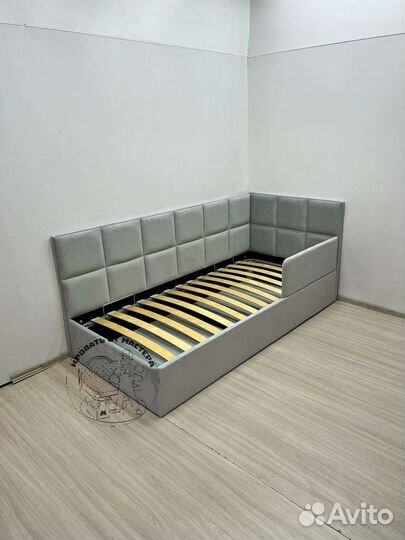 Детская кровать с мягкими бортиками