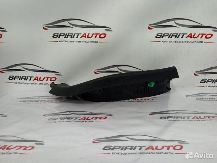 Обшивка крышки багажника правая Kia Sorento 4