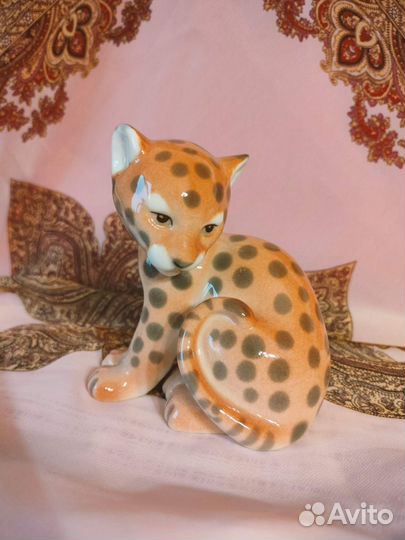 Статуэтки разные