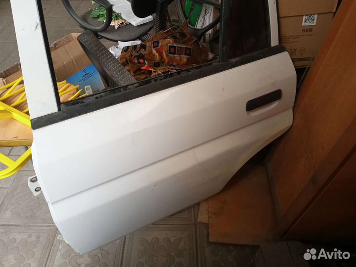 Задняя левая дверь mazda demio с электро замками