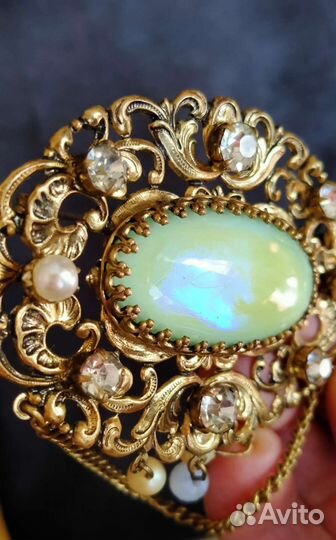 Брошь. Сатиновое стекло. Чехия. Винтаж