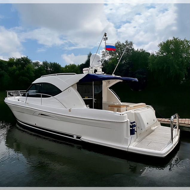 Моторная яхта Riviera 3600 Sport Yacht