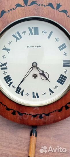 Часы янтарь