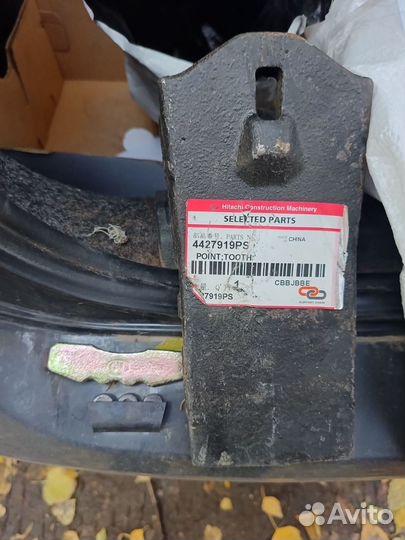 Комплект коронок с фиксаторами