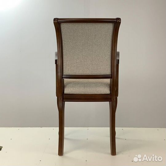 Кресло с подлокотниками 