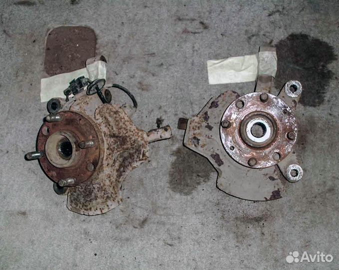 Кулак поворотный левый Chevrolet Aveo T200 Хэтчбек