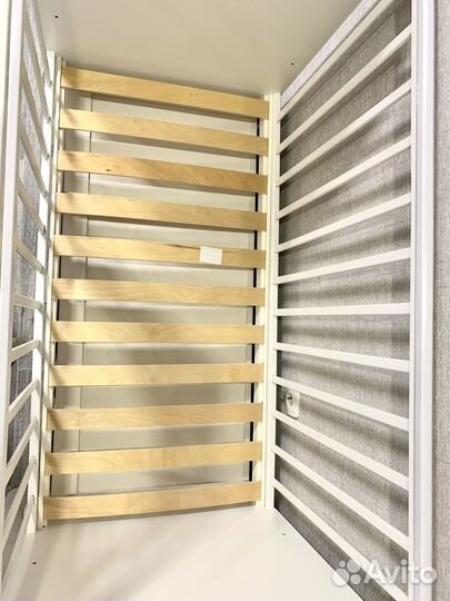 Детская кроватка с маятником