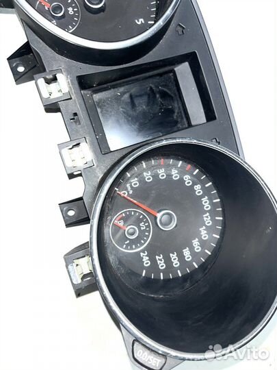 Приборная панель VW Golf 6 (1.4 ) робот