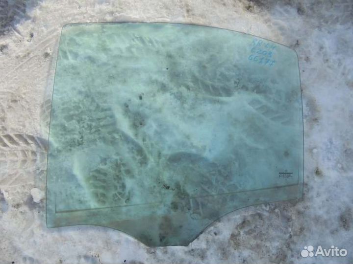 Стекло боковое заднее левое Mercedes-Benz C180