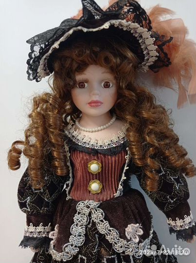 Кукла фарфоровая коллекционная
