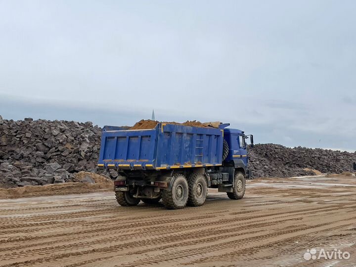 Водитель самосвала