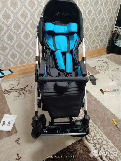 Прогулочная коляска новая