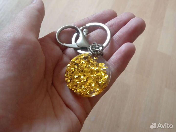 Брелок из эпоксидной смолы