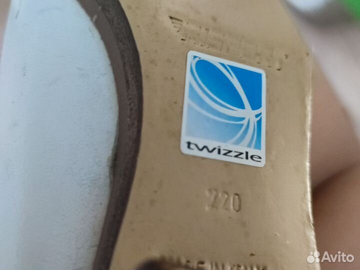 Фигурные коньки twizzle