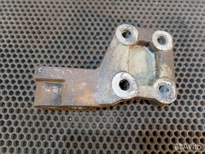 Кронштейн двигателя задний правый