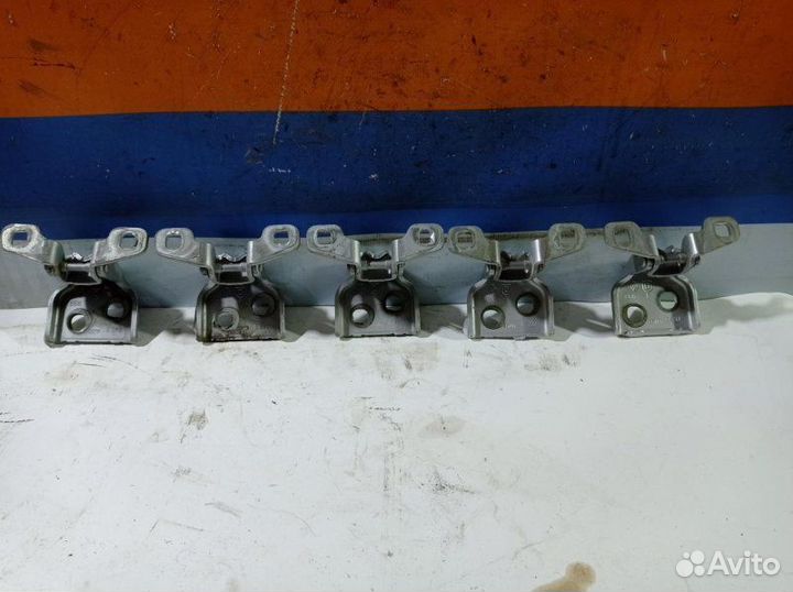 Петля двери Renault Sandero 2 С 2014