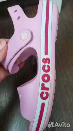 Сандалии для девочки Crocs