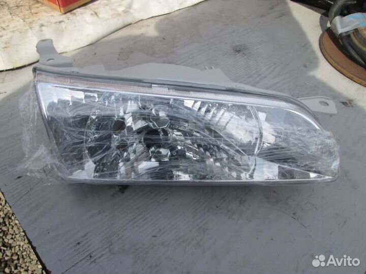 Фара правая Toyota Sprinter AE110