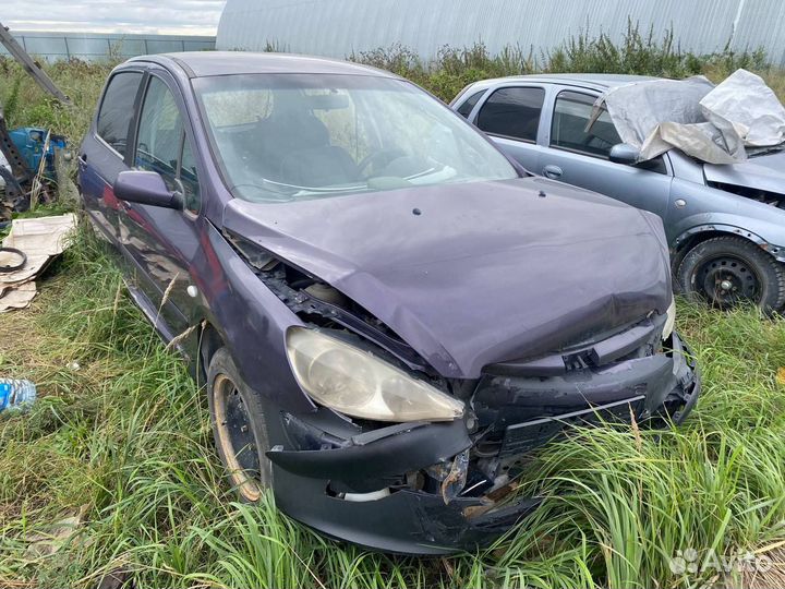 Разбираем прямо сейчас Peugeot 307 (авторазбор)