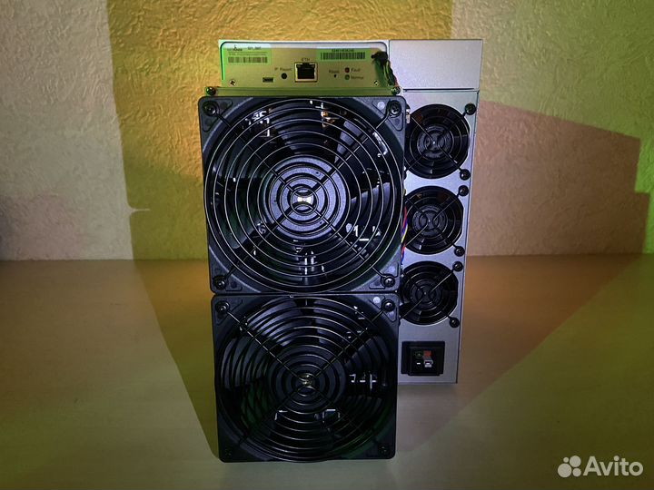 Bitmain Antminer S21 200th