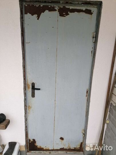 Металлические двери бу 1шт