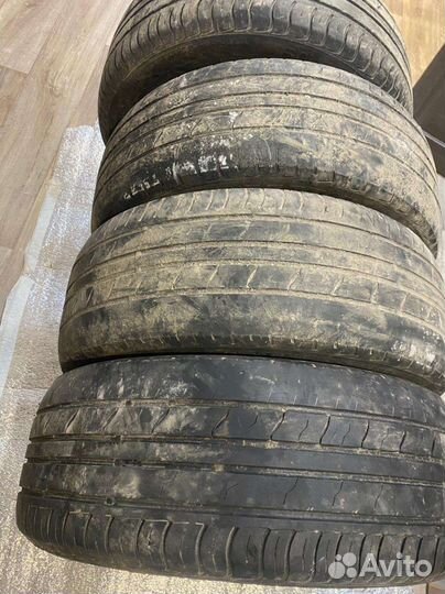 Royal Black Royal Performance 215/55 R17 98W