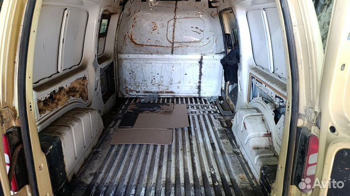 Volkswagen Caddy цельнометаллический, 2012