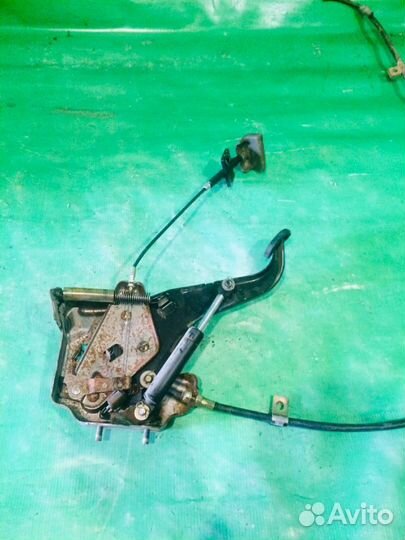 Педаль ручника Mitsubishi Diamante