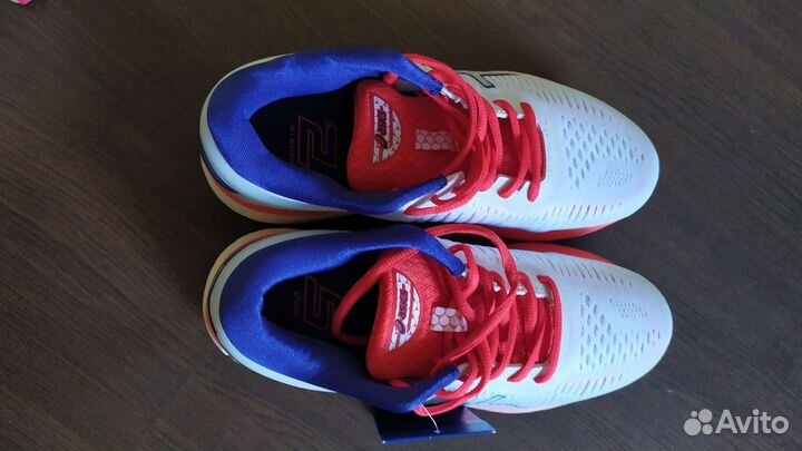 Кроссовки женские asics