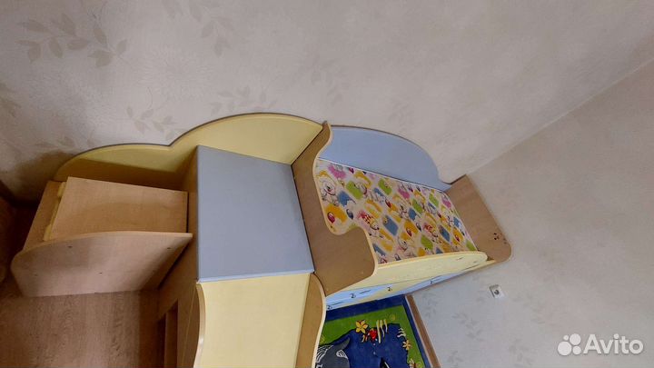 Детская кровать и стол