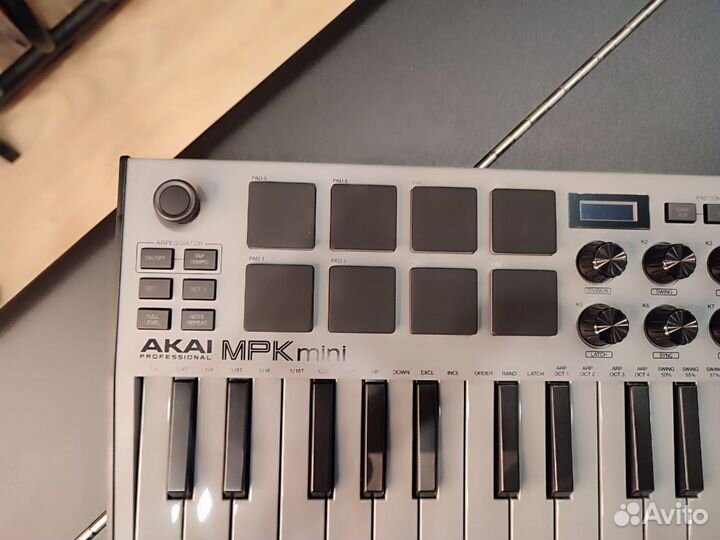 Akai MPK mini Grey - миди клавиатура