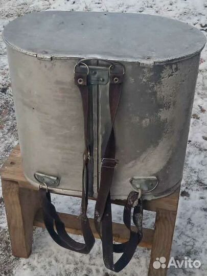 Ящик, удочки, снасти для зимней рыбалки