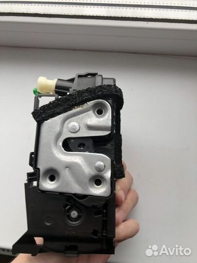 Замок двери на LADA xray