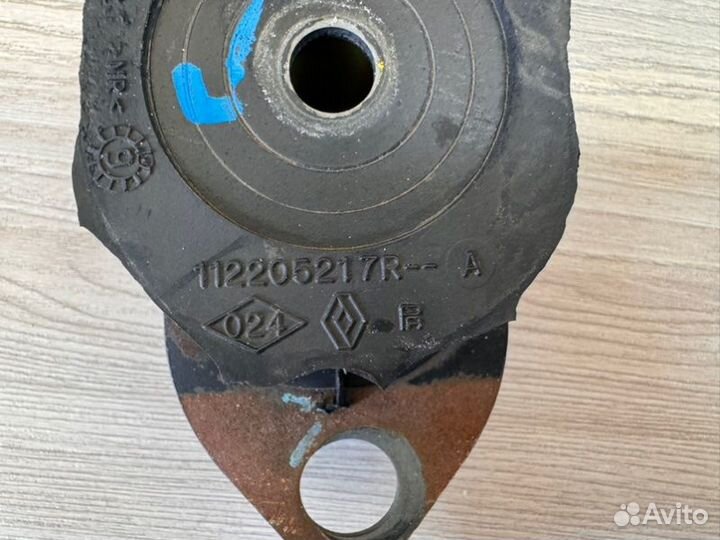 Опора двигателя левая Renault Logan Stepway