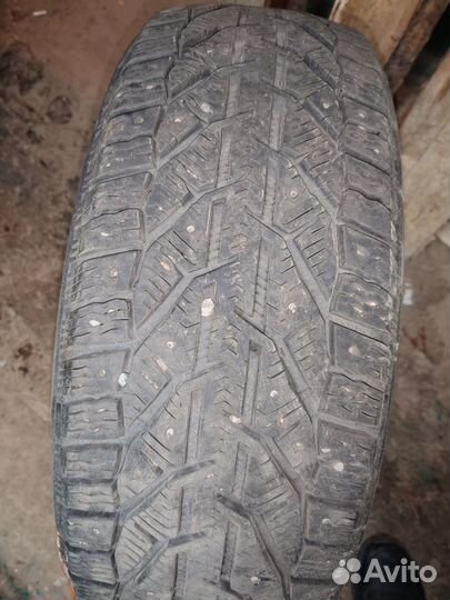 Kormoran SUV Stud 215/65 R17 100