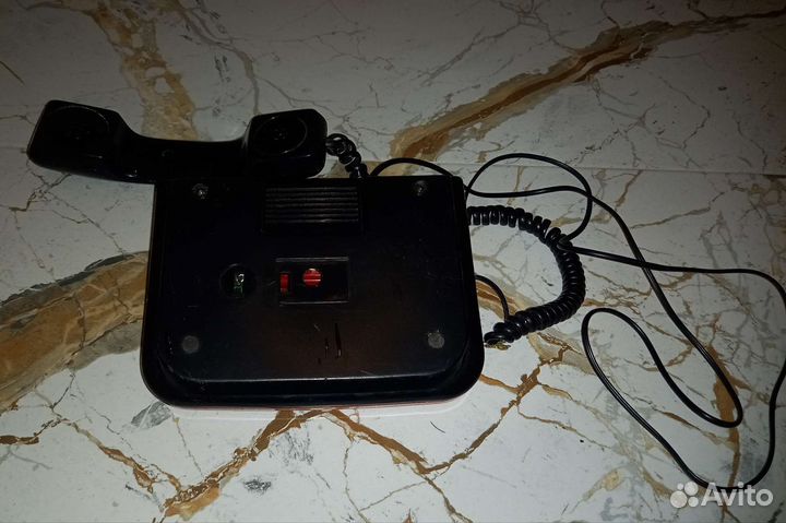 Стационарный кнопочный телефон. СССР